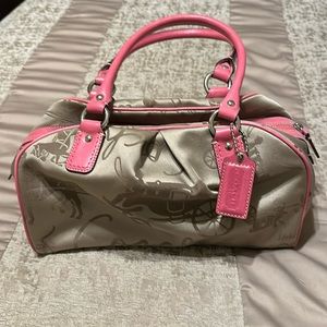 Coach shoulder bag. Very spacious! Practically new. Pink with tan color.